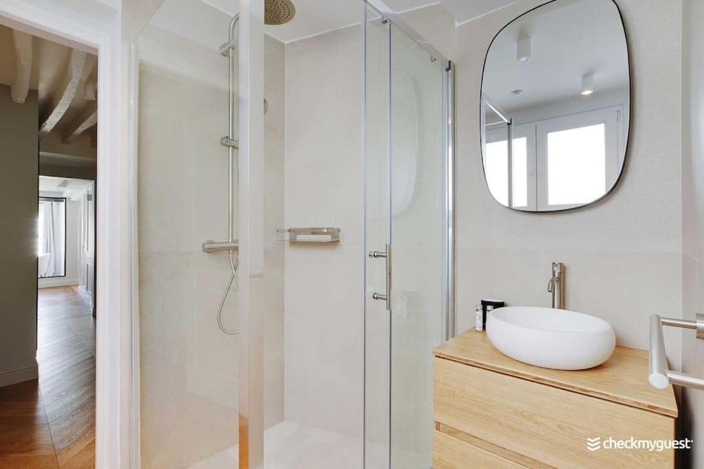 Wonderful 3bedr Saint Honore Paris